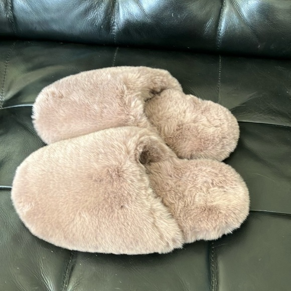 Cozy Faux Fur Slippers women’s size 8.5-9 in Light mauve/brown - Picture 8 of 13